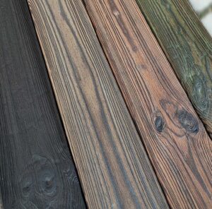 Staketbrädor. Bränd / borstad nordisk gran